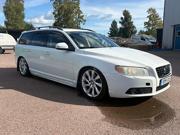 Volvo V70 2 of 9