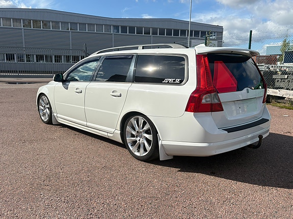 Volvo V70 3 of 9