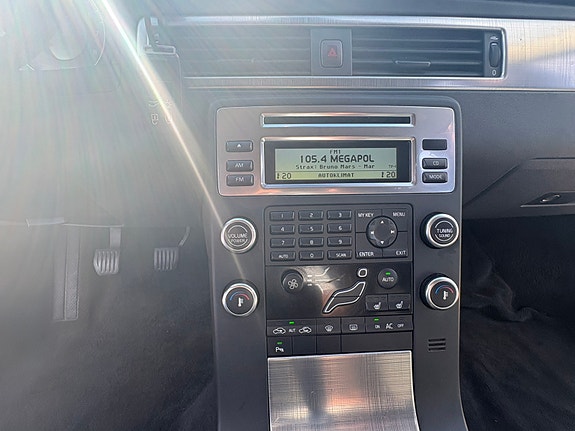 Volvo V70 7 of 9