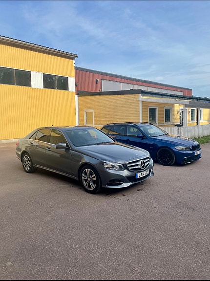 Mercedes-Benz E220 4 of 5