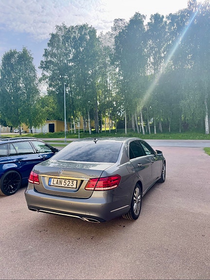 Mercedes-Benz E220 5 of 5