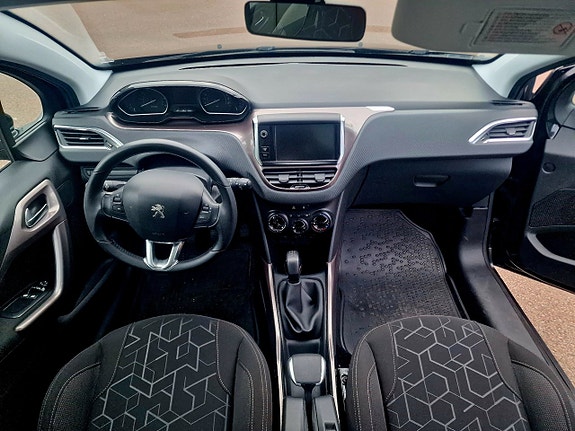 Peugeot 2008 17 of 25