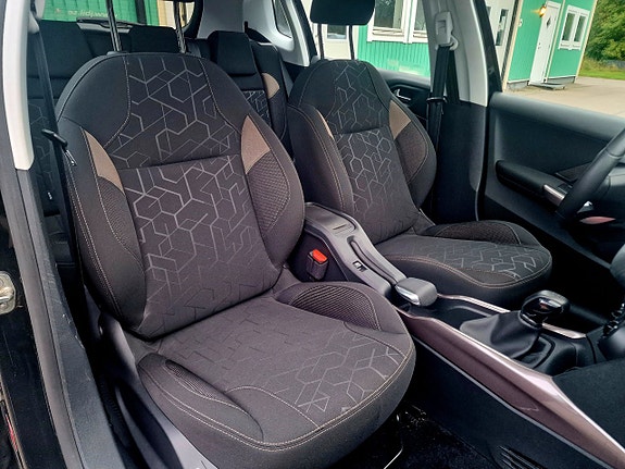 Peugeot 2008 23 of 25