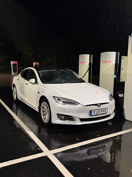 Tesla Model S 6 of 6