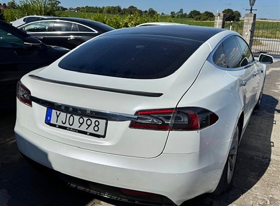 Tesla Model S 2 of 6