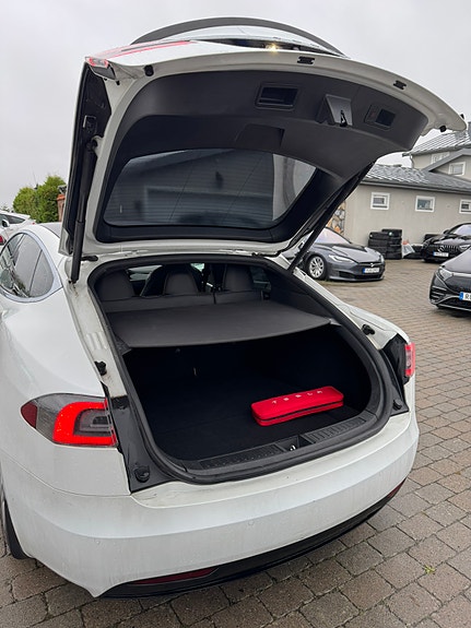 Tesla Model S 5 of 6