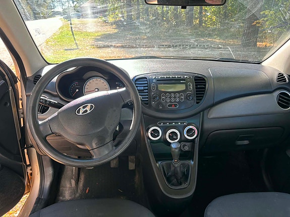 Hyundai i10 5 of 8