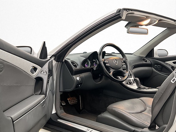Mercedes-Benz SL500 8 of 30