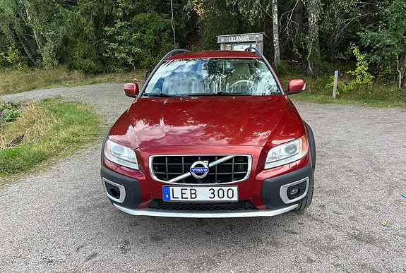 Volvo XC70 2 of 14