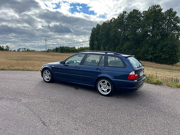 BMW 320i 4 of 8