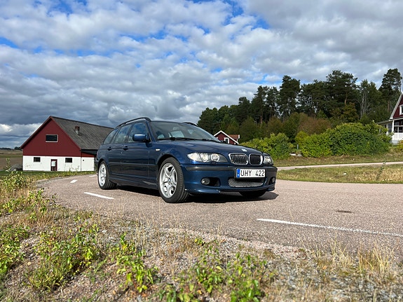 BMW 320i 2 of 8