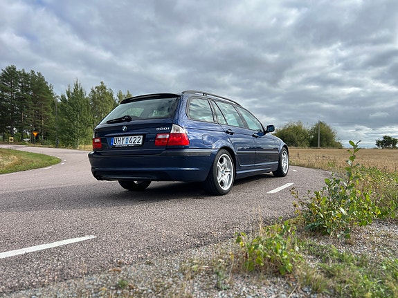 BMW 320i 3 of 8