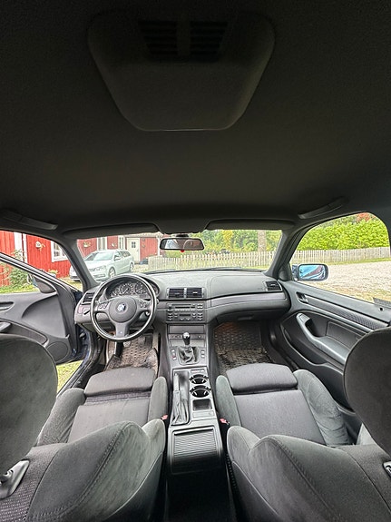 BMW 320i 5 of 8