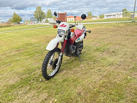 Yamaha XT600E 3 of 9