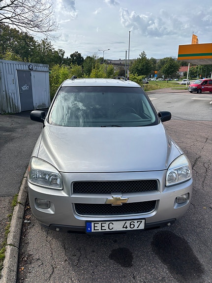 Chevrolet Uplander 2 of 14