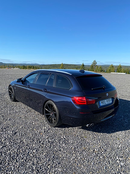 BMW 520d 4 of 11