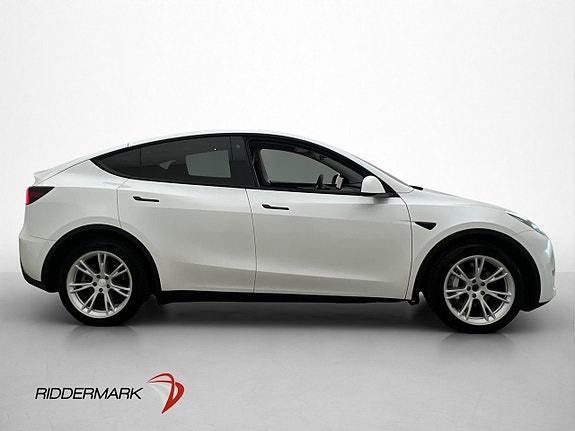 Tesla Model Y 9 of 30