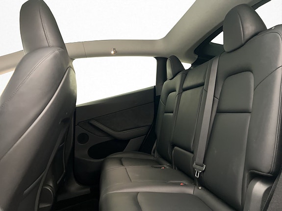 Tesla Model Y 29 of 30