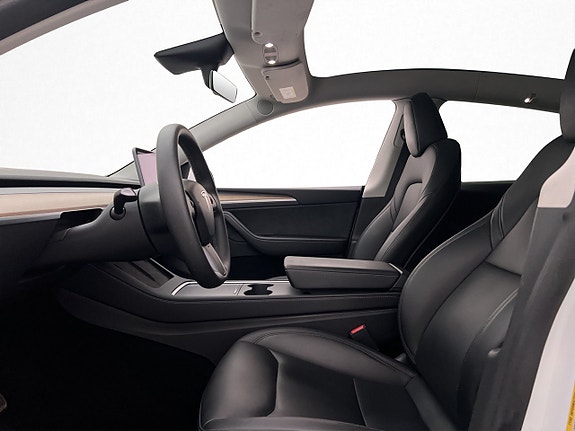 Tesla Model Y 12 of 30