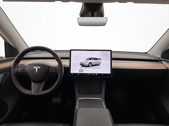 Tesla Model Y 14 of 30