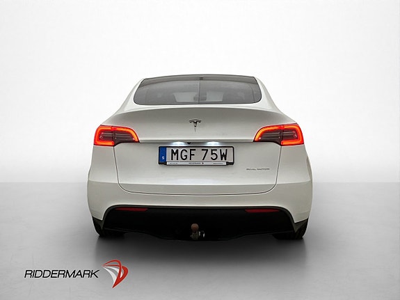 Tesla Model Y 7 of 30