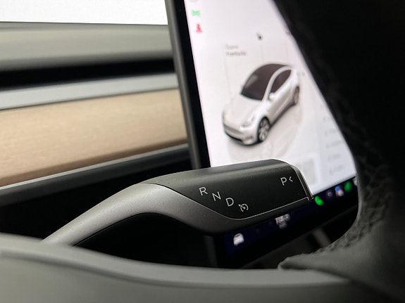 Tesla Model Y 18 of 30