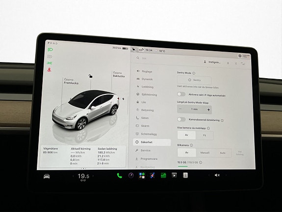 Tesla Model Y 23 of 30