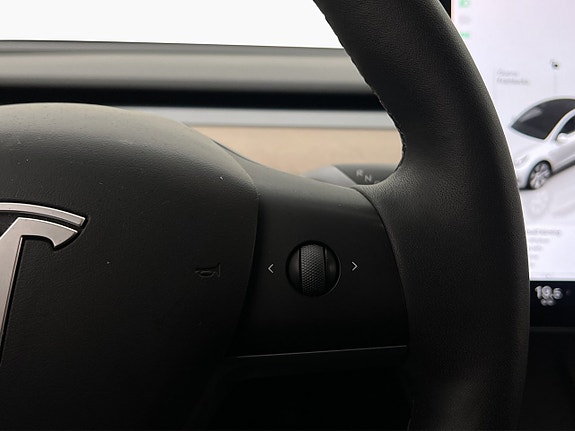 Tesla Model Y 17 of 30