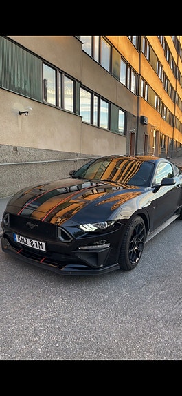 Ford Mustang 2 of 5