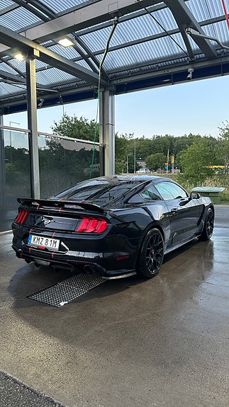 Ford Mustang 3 of 5
