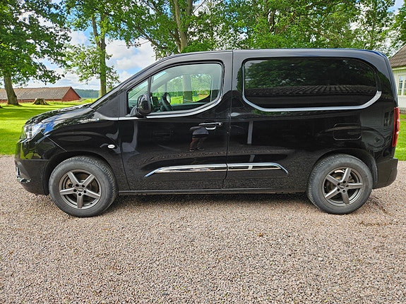 Toyota Proace City 2 of 6