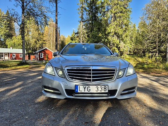 Mercedes-Benz E220 4 of 7