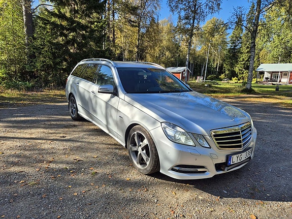 Mercedes-Benz E220 3 of 7