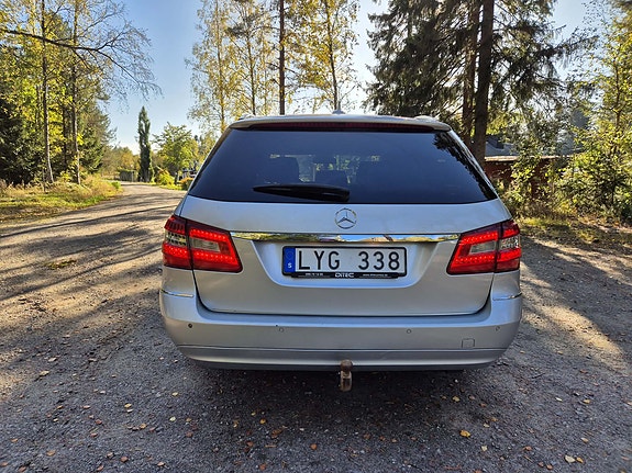 Mercedes-Benz E220 5 of 7