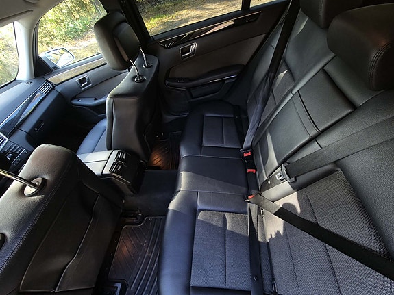Mercedes-Benz E220 6 of 7