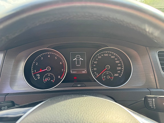 Volkswagen Golf VII 17 of 20