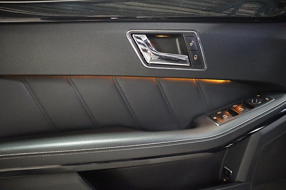Mercedes-Benz E220 13 of 24