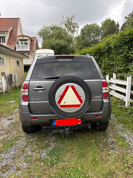 Suzuki Grand Vitara 2 of 16