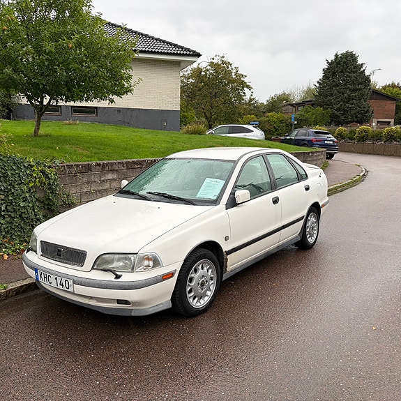 Volvo S40 2 of 5