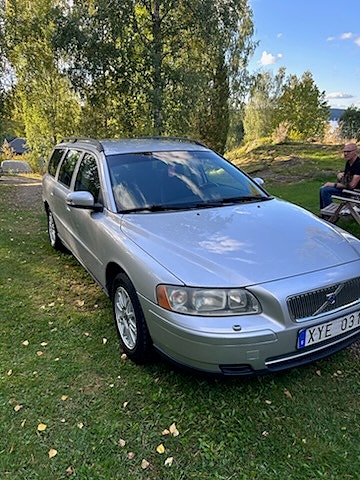 Volvo V70 2 of 8