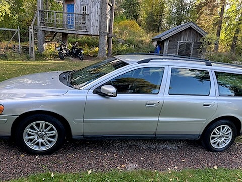 Volvo V70 3 of 8