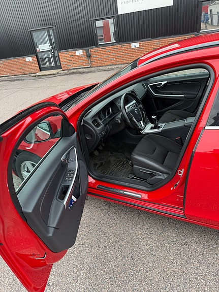 Volvo V60 16 of 18