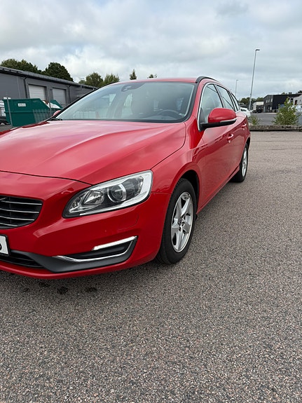 Volvo V60 2 of 18