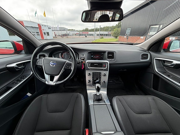 Volvo V60 8 of 18