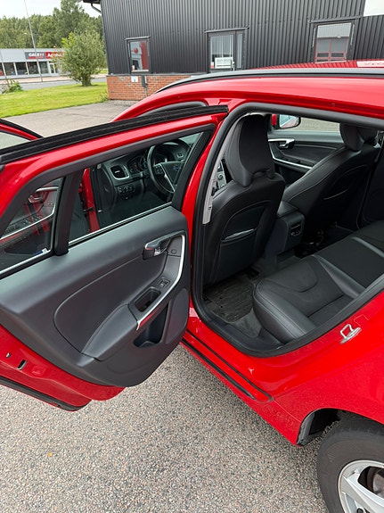Volvo V60 12 of 18