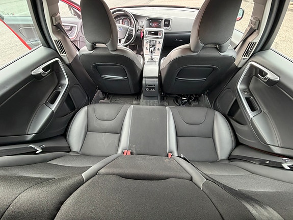 Volvo V60 9 of 18