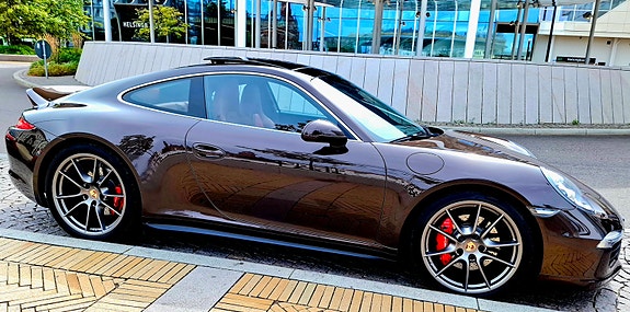 Porsche 911 Carrera 4S 3 of 3