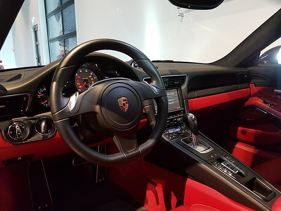 Porsche 911 Carrera 4S 2 of 3