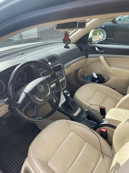Skoda Octavia 2 of 10