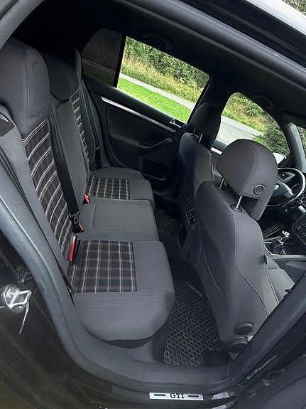 Volkswagen Golf V 7 of 7